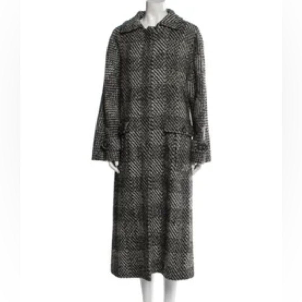 CHANEL
2014 Tweed Pattern Coat
Size: XL | US14, FR46 Gray and Black Trench Coat